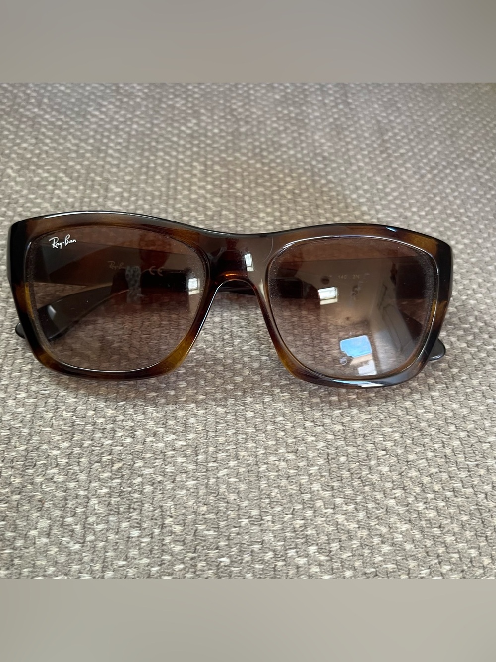 Classic Ray-Ban RB4194 Light
Havana Brown Gradient Sunglasses 😎
